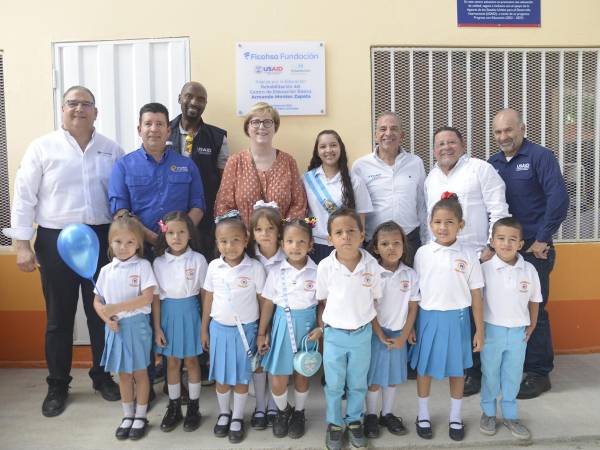 Fundación Ficohsa, USAID y la SEDUC celebran la inauguración de su 25ª escuela remodelada en Juticalpa, Olancho.