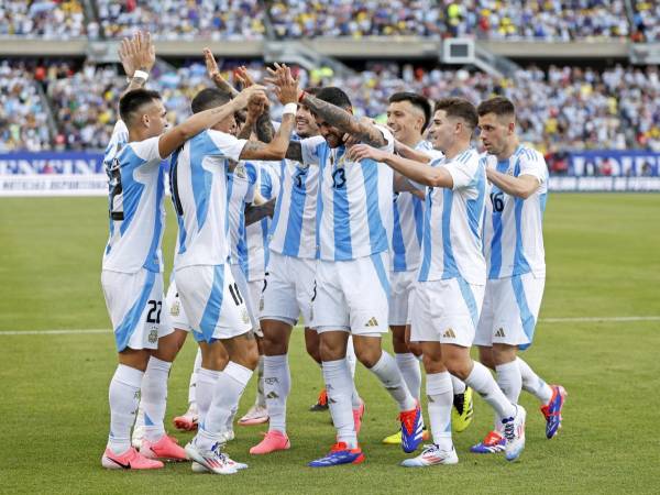 Argentina derrota a Ecuador en un duelo amistoso previo a la Copa América 2024.