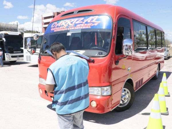 La revisión de vehículos consiste en inspeccionar el buen estado de sus componentes para salvaguardar la seguridad en carretera.