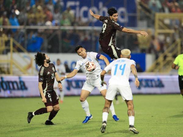 Honduras derrotó 2-0 a México en el estadio Morazán de San Pedro Sula.