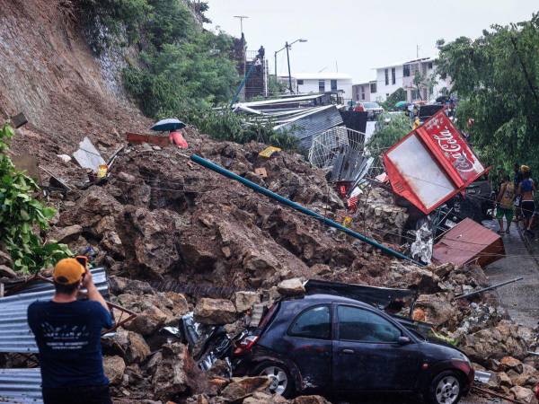 Además, en Acapulco, habitantes comenzaron a realizar saqueos, mientras la Guardia Nacional y la Marina intentaban controlar la situación.