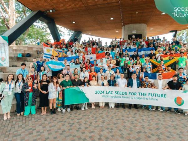 Más de 130 estudiantes de América Latina participan en la Cumbre Semillas para el Futuro 2024