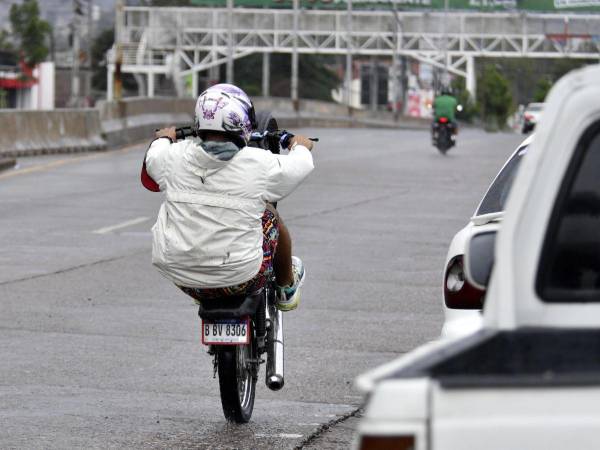 Pese a las altas cifras de accidentes, los jóvenes siguen realizando este tipo de actividades en las calles.