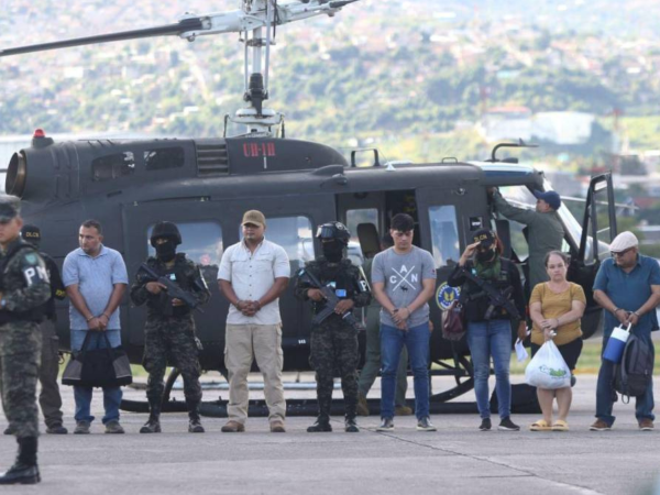 Varios policías y militares fueron detenidos por estar relacionados con la banda de “El Negro Volqueta”. Las autoridades dijeron que ellos pasaban información a la estructura criminal.