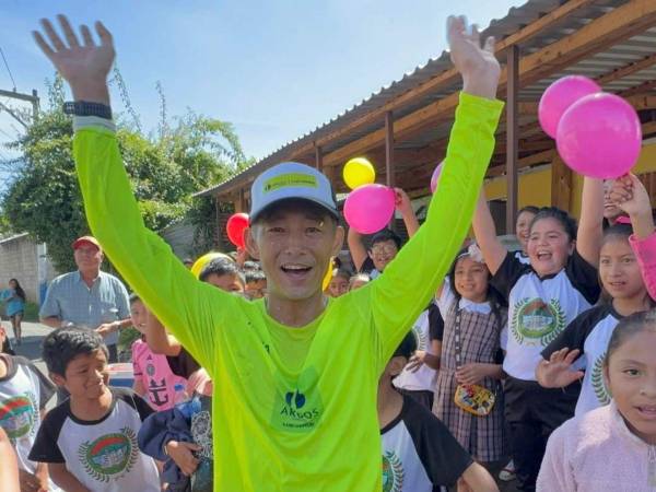 A Shin Fijiyama se le ha reconocido como un héroe por la educación de los niños en Honduras.