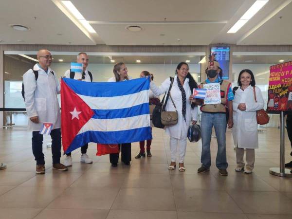 96 médicos cubanos llegaron a Honduras el pasado 27 de febrero