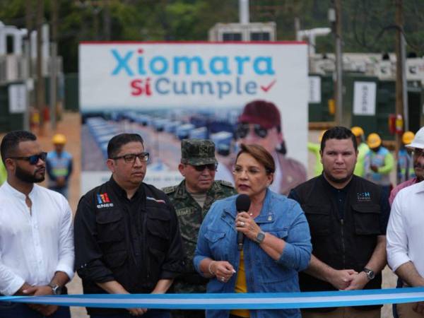 La presidenta inauguró la subestación eléctrica San Isidro en La Ceiba, Atlántida.