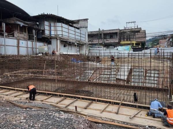 En el Mercado San Isidro ya se retiró todo de la zona que fue demolida hace años, ahora se trabaja en la cimentación.