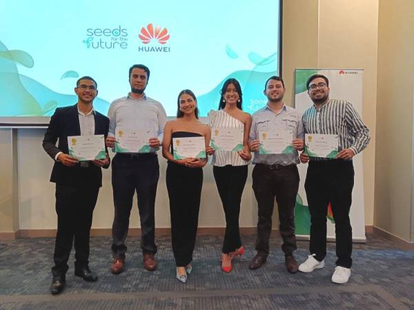 Por medio de dos equipos, Honduras contó con la participación de nueve jóvenes brillantes que consolidaron propuestas tecnológicas en tiempo récord. Seis de ellos acudieron a la ceremonia final.