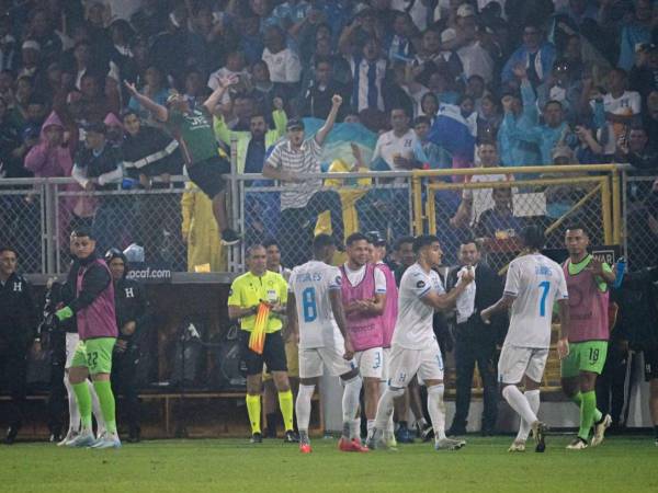 La Selección de Honduras le ganó 2-0 a México en el Morazán.