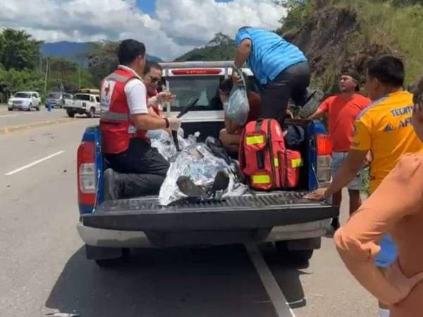 Personal de la Cruz Roja Hondureña arribó a la altura del kilómetro 152 de la carretera CA-5 para auxiliar al hombre.