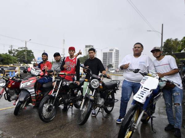 Junto a sus motocicletas, “Tano” y su familia stunt, decidieron hablar y defender su percepción sobre este deporte, dejando claro que no son delincuentes.