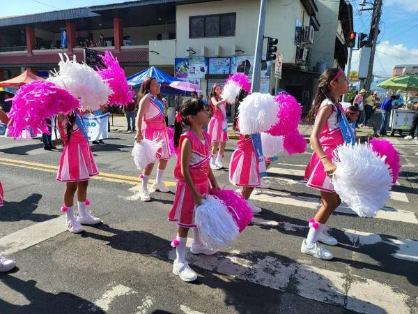 Las palillonas de diversas escuelas de San Pedro Sula rinden homenaje a Honduras este sábado 14 de septiembre en el 203 aniversario de Independencia Patria. Las imágenes que deja la festividad de fervor patrio.