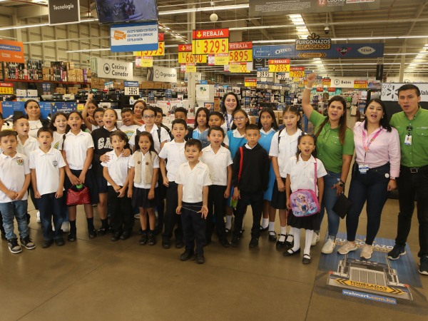 Así fue la llegada de los clubes ecológicos de las EAA a las instalaciones verdes de Walmart.