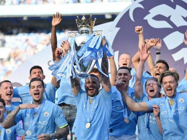 Capitán del Manchester City de Guardiola no tiene dónde dormir tras descubrirse su “doble vida”