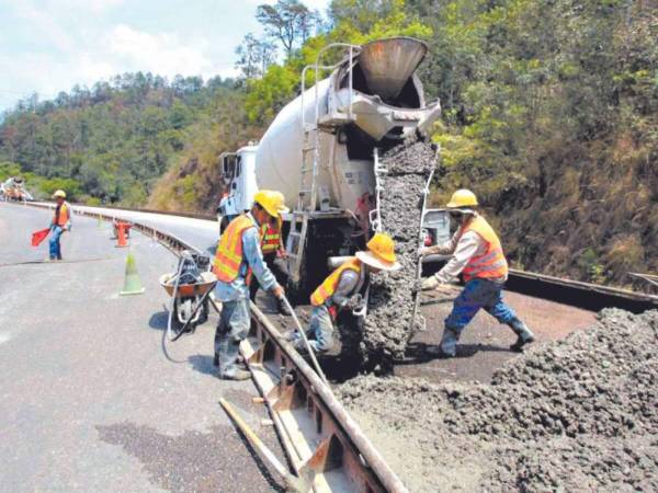 Solo 12 de los 84 proyectos de inversión pública para el 2025 son nuevos y contemplan varias construcciones también pavimentaciones de las carreteras a nivel nacional.