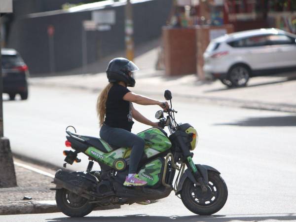 Mujeres, las más prudentes a la hora de manejar motocicletas