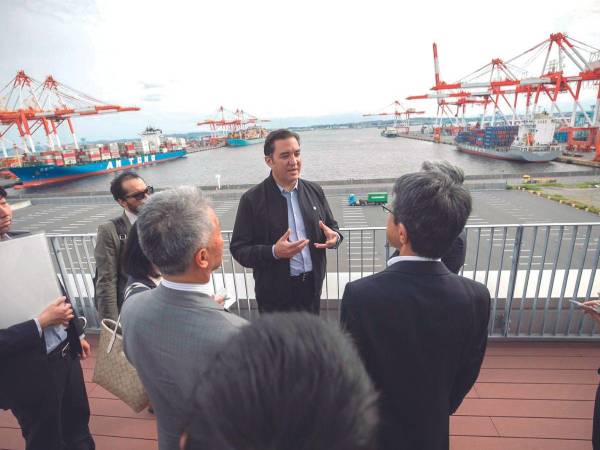 Héctor Zelaya se reunió con el ministro de Infraestructura, Tierra, Transporte y Turismo japonés. Regresará de Japón la próxima semana.