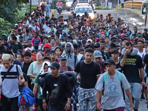 La primera caravana migrante de la presidencia de Claudia Sheinbaum salió de la frontera sur del país hacia la Ciudad de México, exigiendo una nueva política migratoria tras la masacre de seis personas de Egipto, Perú y El Salvador cometida por el Ejército.