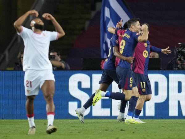 Barcelona goleó a Sevilla en el Estadio Olímpico de Montjuic.