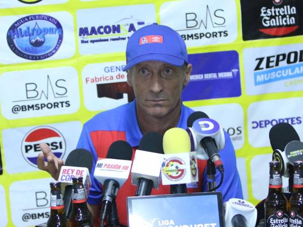 Pedro Troglio en conferencia de prensa tras la goleada de Olimpia a Génesis en Comayagua.