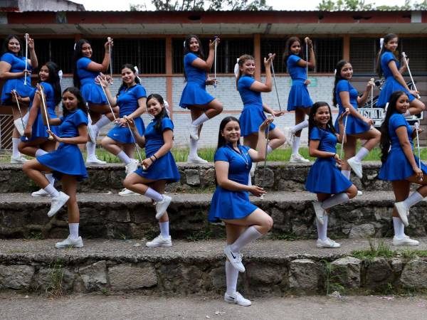 16 chicas del Instituto Saúl Zelaya Jiménez ensayan a diario para representar a su colegio en los desfiles del 15 de septiembre en el marco de la celebración del 203 aniversario de independencia.