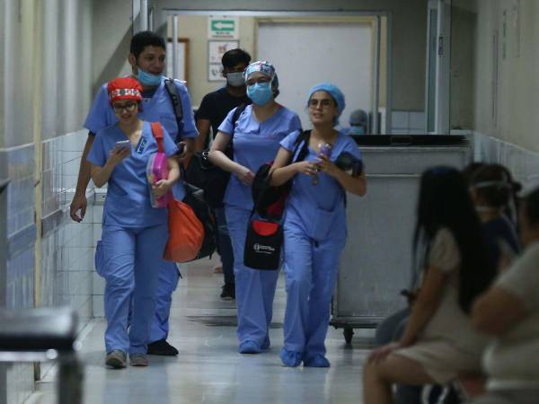 Odir Fernández acordó no retirar a los practicantes del área de salud del Hospital Escuela y el Mario Catarino Rivas.