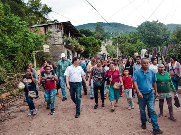 Durante sus últimas horas de vida, el alcalde de Chilpancingo, Alejandro Arcos Catalán, empezó a hacer funcionar su proyecto municipal ayudando a los miles de damnificados por el huracán John, sin imaginar que sería asesinado de manera dantesca.