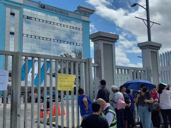 Maestros se trasladan desde Olancho para apoyar tomas en el Inprema.