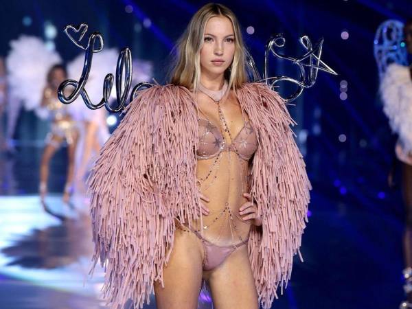 Su regreso a Victoria’s Secret es un claro ejemplo de su influencia perdurable en la industria. En la imagen, Lila Moss, la hija de la supermodelo.