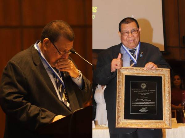 Este viernes, un día antes de la conmemoración del Día del Periodista Hondureño, Jesús Vélez Banegas fue galardonado con el premio Álvaro Contreras, el mayor reconocimiento que un comunicador puede recibir en el país. Aquí las mejores imágenes.