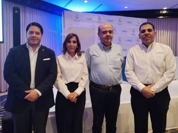 Mateo Figueroa Tobón, Diana Faraj, Julio González Ronco y Mario Faraj.