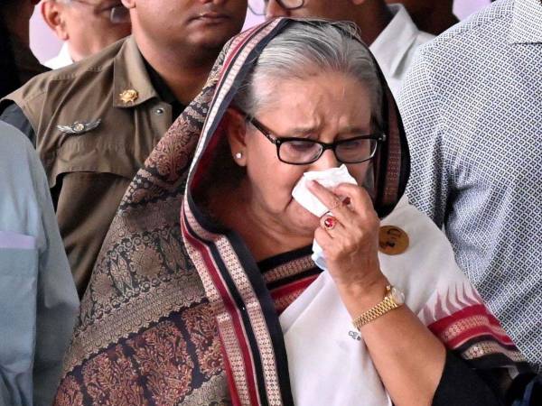 Sheikh Hasina, la primera ministra de Bangladés obligada a renunciar por una ola de protestas, simbolizó primero la lucha por la democracia, pero su gobierno estuvo marcado por la encarcelación de opositores y las denuncias de violaciones a los derechos humanos.