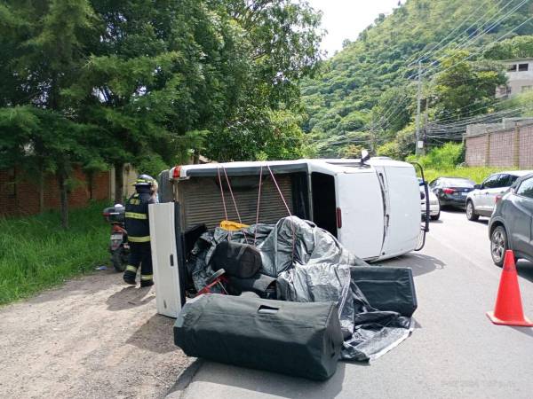 El accidente causó una fuerte congestión en la zona, dejando solo un carril habilitado para la circulación.