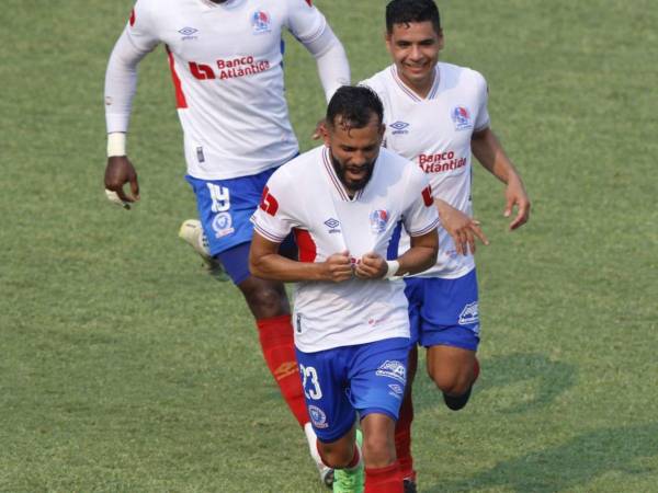 A base de golazos, Olimpia está barriendo la serie ante Marathón en su propia casa.