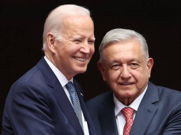 Los presidentes de Estados Unidos y México hablaron por teléfono el domingo.