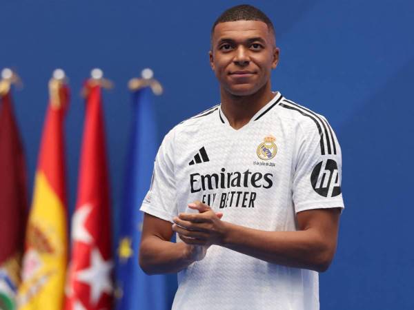 Kylian Mbappé firmó un contrato por cinco años con el Real Madrid.