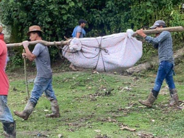 Siete personas quedaron soterradas este sábado luego del derrumbe de sus viviendas debido a la saturación de los suelos provocadas por las fuertes lluvias que han azotado el país, especialmente en el occidente.