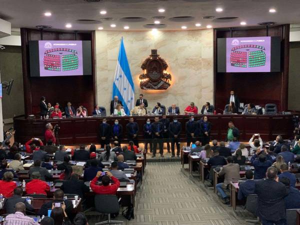 El proceso electoral en Honduras para las elecciones de 2025 enfrenta una situación crítica por la falta de aprobación del presupuesto para el Consejo Nacional Electoral (CNE).