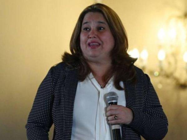 Piden reintegro de Julissa Villanueva tras despido de la UNAH