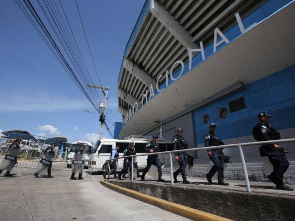 La Policía Nacional designó 700 agentes policiales para resguardar el encuentro deportivo entre Honduras y Trinidad y Tobago.