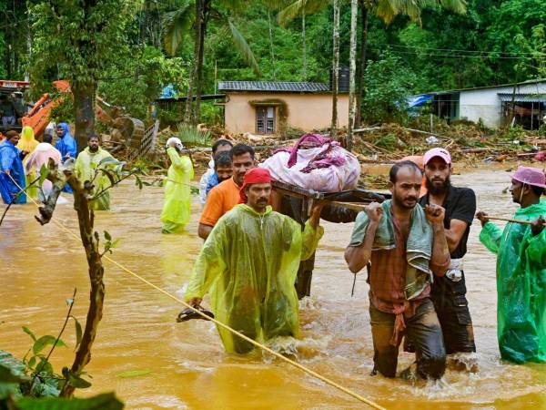 Las lluvias torrenciales y los recios vientos complican la búsqueda de supervivientes de los deslaves en plantaciones de té del sur de India, donde más de 160 personas murieron, en su mayoría trabajadores y sus familias.