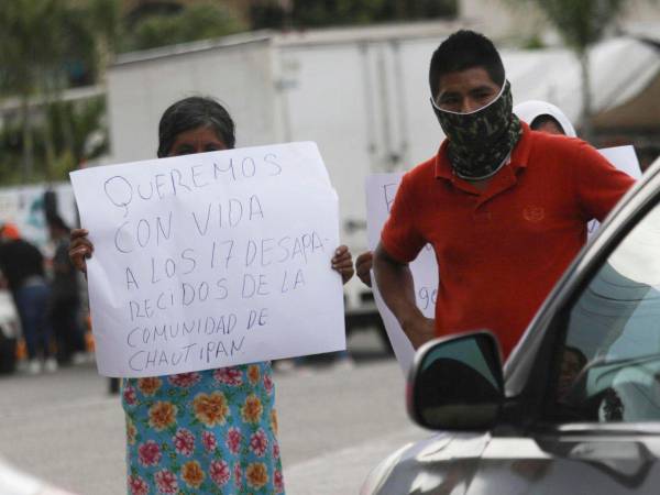 Pobladores de la comunidad de Chautipan, ubicada en la sierra de Chilpancingo, capital del sureño estado mexicano de Guerrero, protestaron para exigir la búsqueda y localización de 17 personas desaparecidas luego de acudir al municipio de Chilapa a vender artículos para el hogar a finales de octubre.