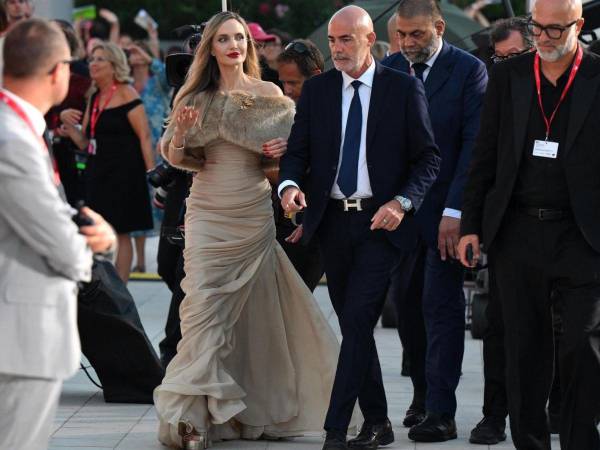 Angelina Jolie, una diva en la alfombra roja de Venecia