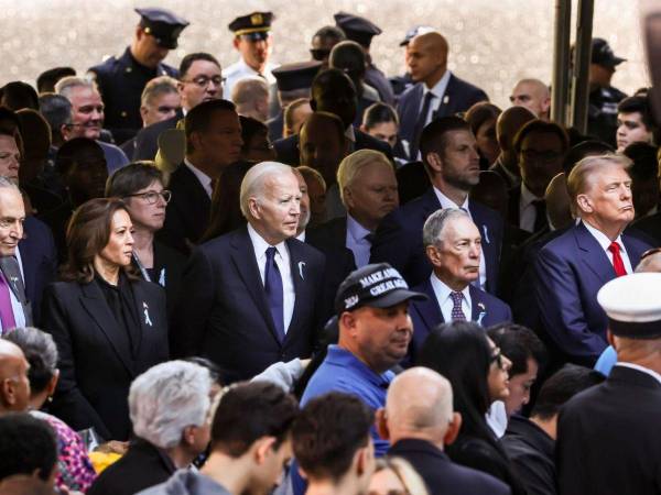 La vicepresidenta y candidata demócrata para las elecciones de noviembre, Kamala Harris, y el expresidente y actual aspirante republicano, Donald Trump, volvieron a encontrarse este miércoles con un nuevo apretón de manos incluido, horas después de mantener un intenso debate televisado en su carrera a la Casa Blanca.