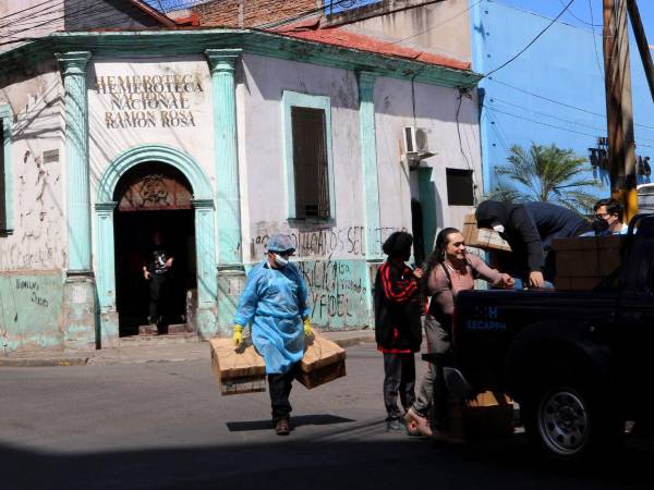 La semana pasada, los empleados continuaban con el traslado de archivos que completará la instalación de la Hemeroteca Nacional en el edificio Gabriel A. Mejía, ubicado en la colonia Palmira, Tegucigalpa.