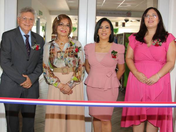 Con el emblemático corte de cinta Víctor Ramos, Irma Domínguez, Lucía López y Daniela Centeno inauguraron el nuevo espacio en Dowal School.