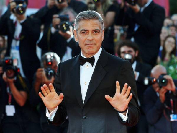 George Clooney ha desmentido que él y Brad Pitt hayan recibido 35 millones de dólares cada uno por su participación en la película <i>Wolfs</i>, dirigida por Jon Watts.