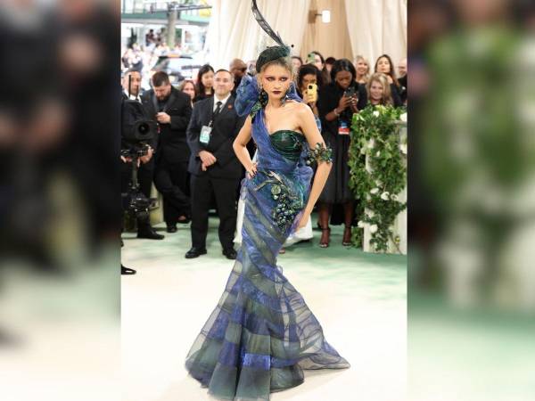 La coanfitriona de la Met Gala 2024, Zendaya, impactó a todos con un look inspirado en la naturaleza. Estas son las imágenes de su desfile por la alfombra blanca.