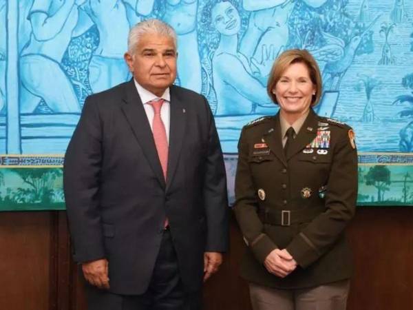 El presidente de Panamá, José Raúl Mulino, y la jefa del Comando Sur de Estados Unidos, la general Laura Richardson.